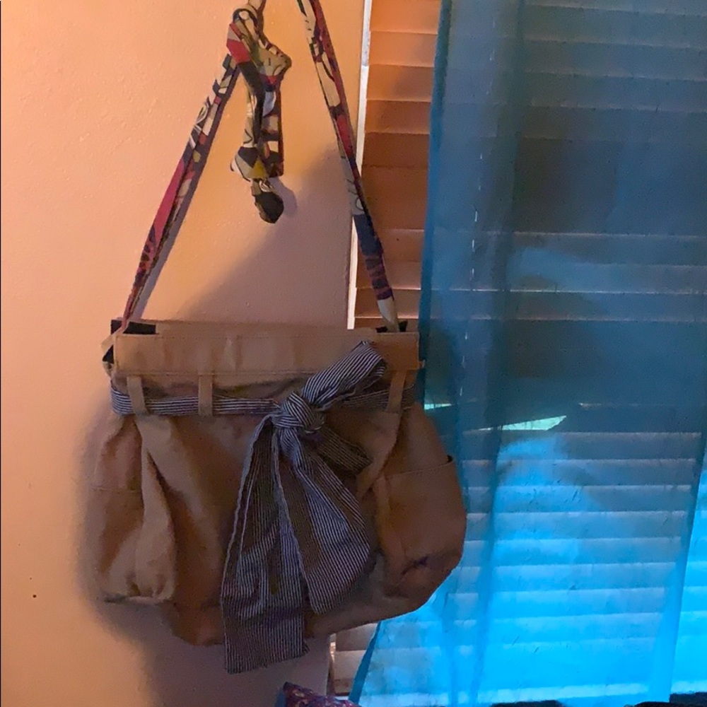 Fabric tan bag with adjustable cloth handle